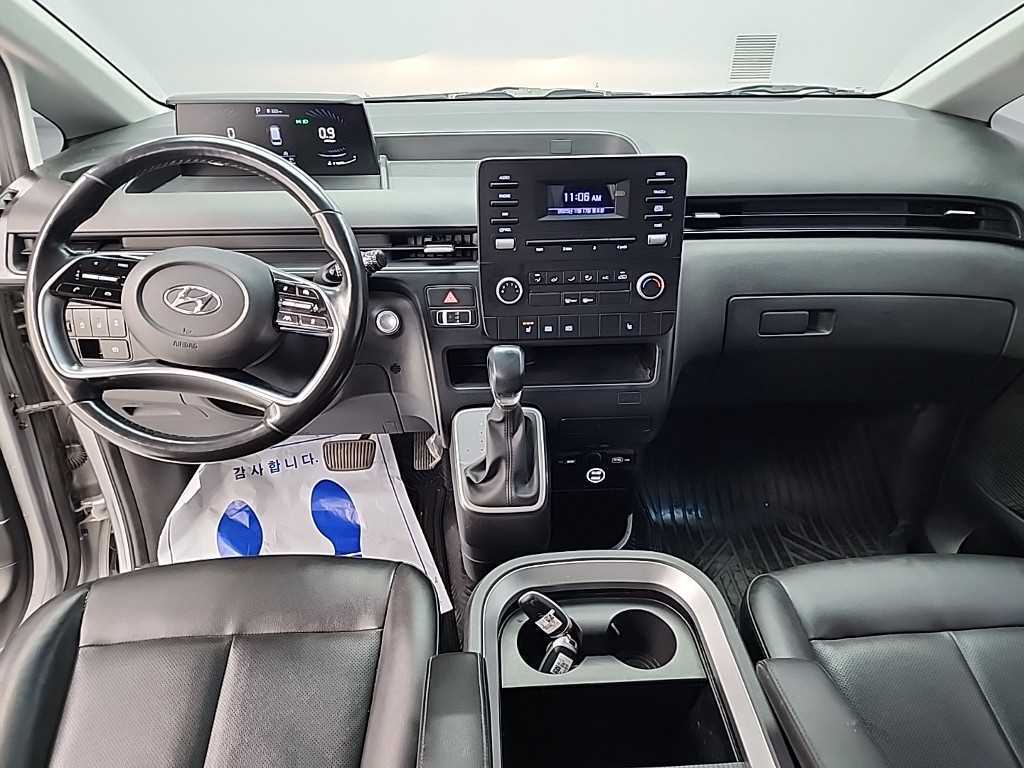 Hyundai Staria 2WD Diesel Cargo Modern 8