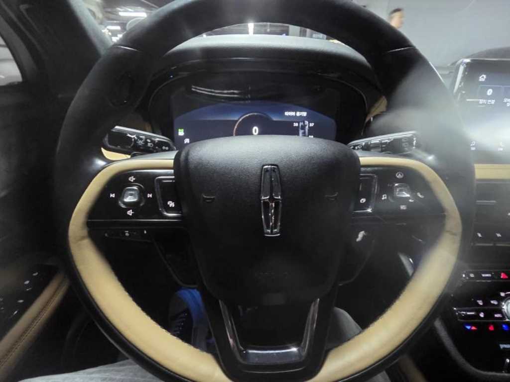 Lincoln Corsair 2.0 Reserve AWD 9