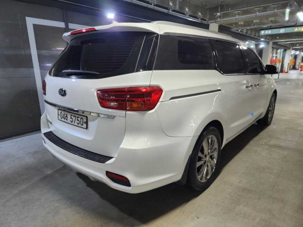 Kia Carnival Diesel Prestige 4