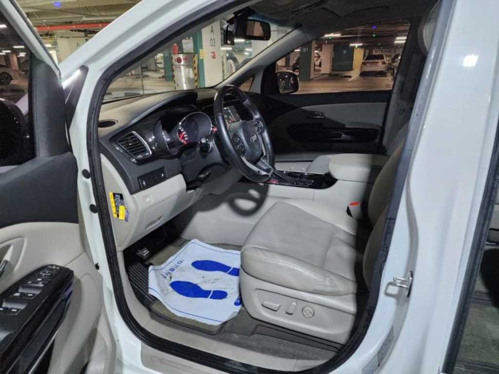 Kia Carnival Diesel Prestige 7