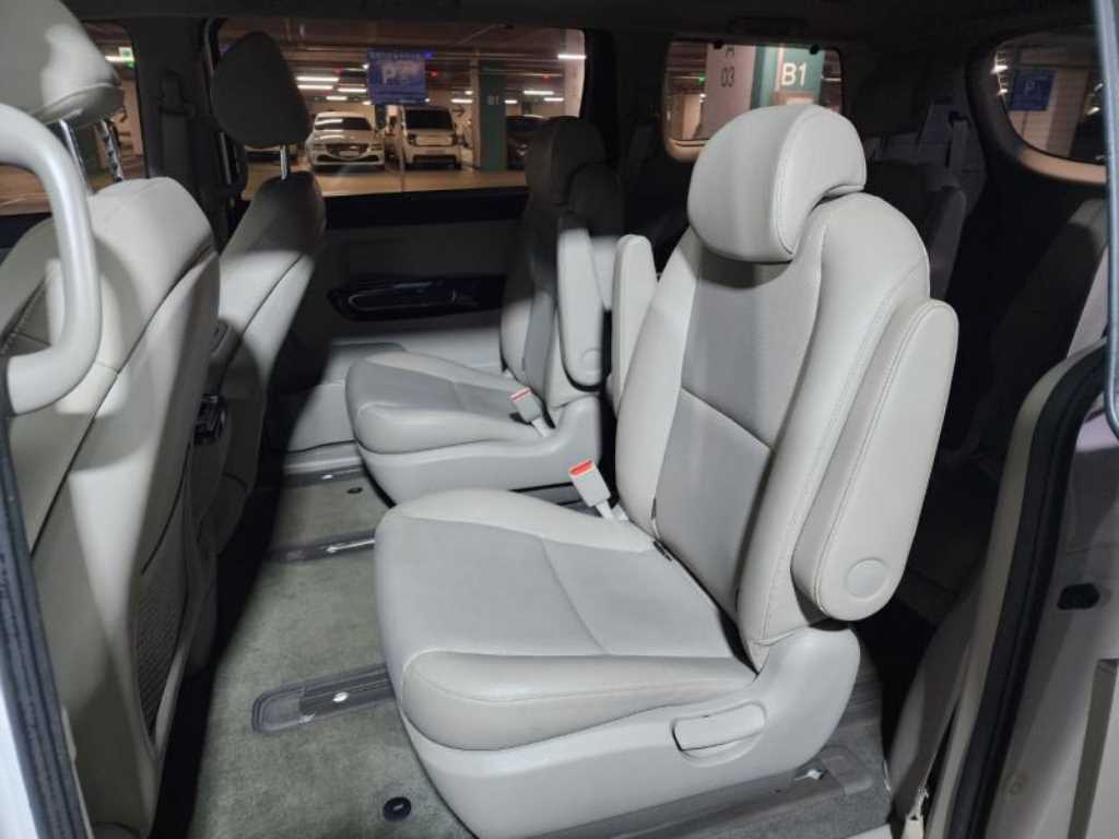 Kia Carnival Diesel Prestige 8