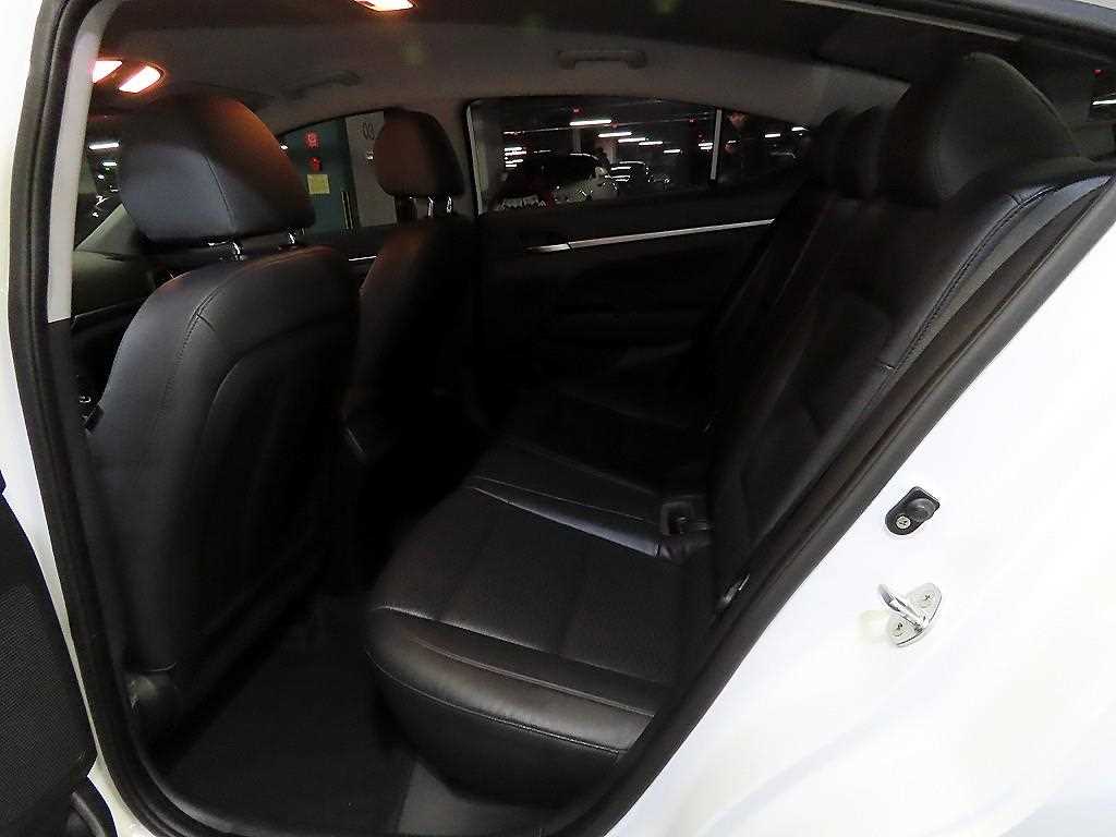 Hyundai Avante 1.6 Smart 8