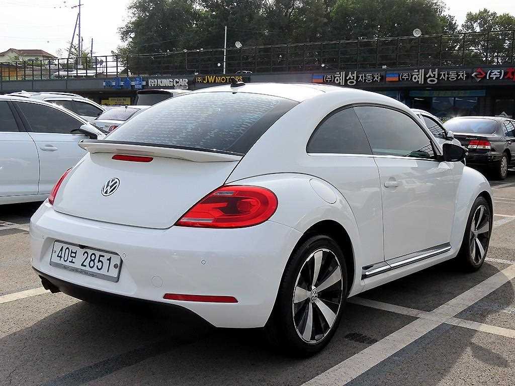 Volkswagen Beetle 2.0 TDI Premium 4