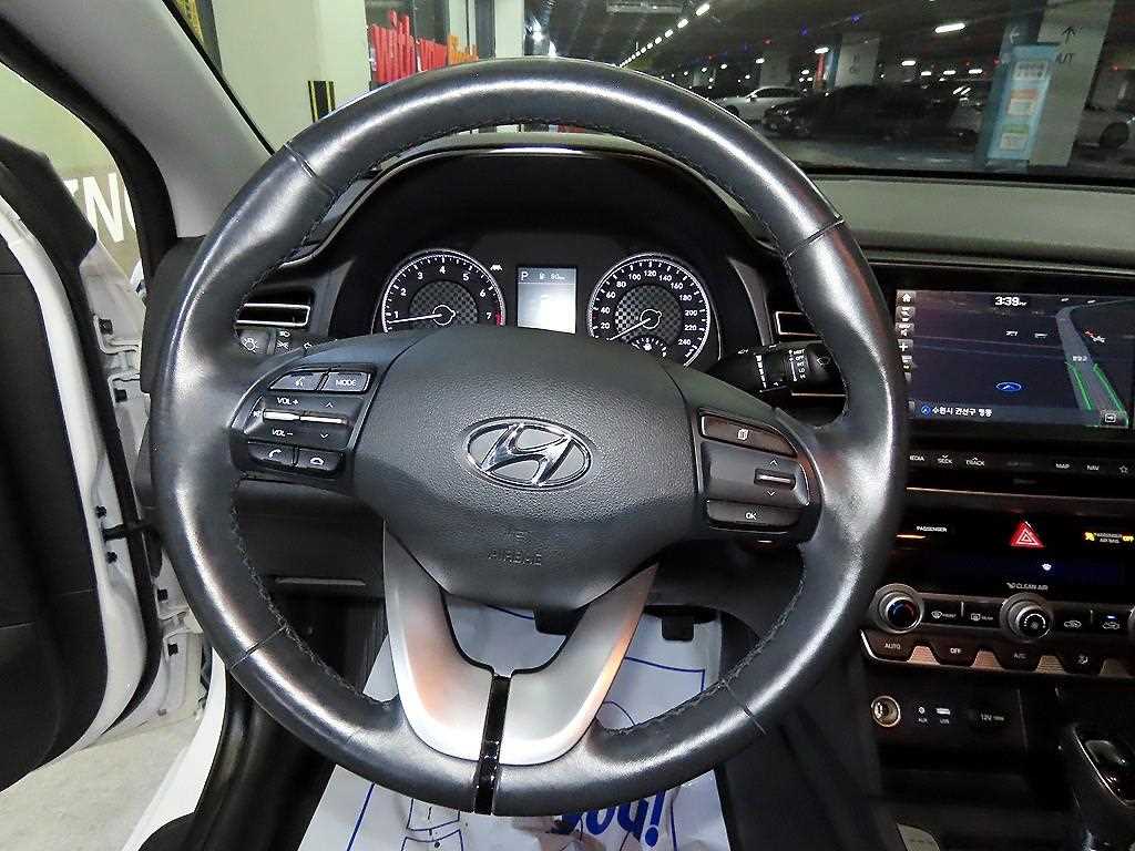Hyundai Avante 1.6 Smart 9