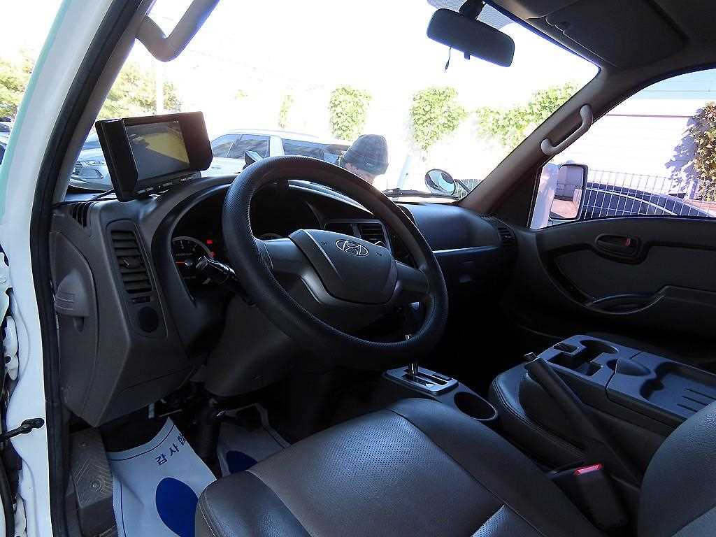 Hyundai Porter 1.0 Ton/ Super Cab/ Long Wheelbase/ CRDi 8