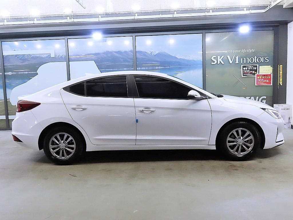 Hyundai Avante 1.6 Smart 4