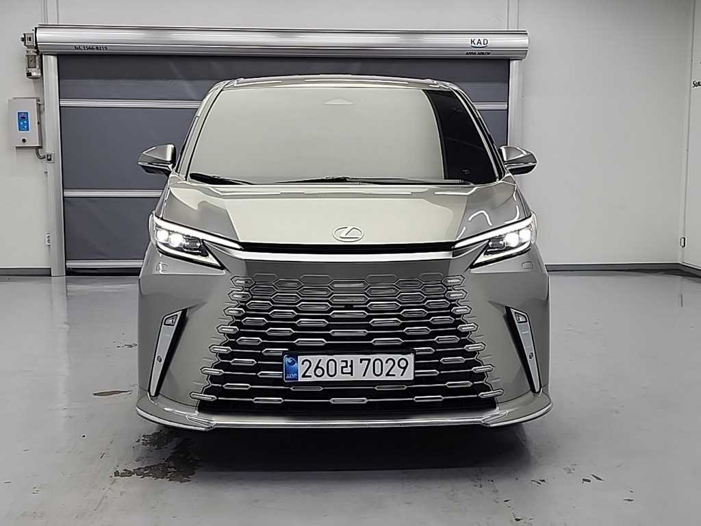 렉서스 LM 500h 로열 사진 2/19