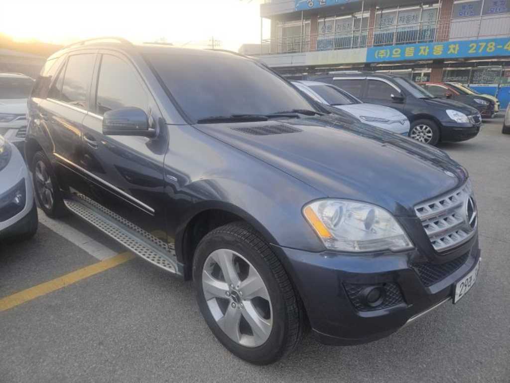 벤츠 M 클래스 ML350 블루텍 4Matic 사진 2/13