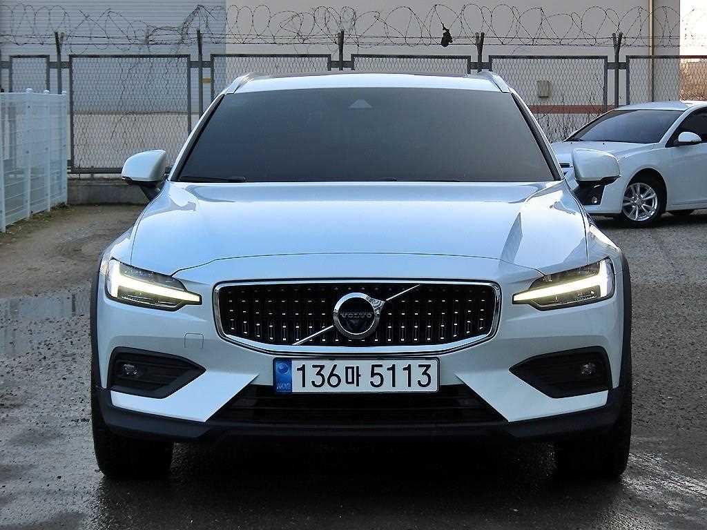 V60 크로스 컨트리 2세대 2.0 B5 프로 AWD 2022년식
