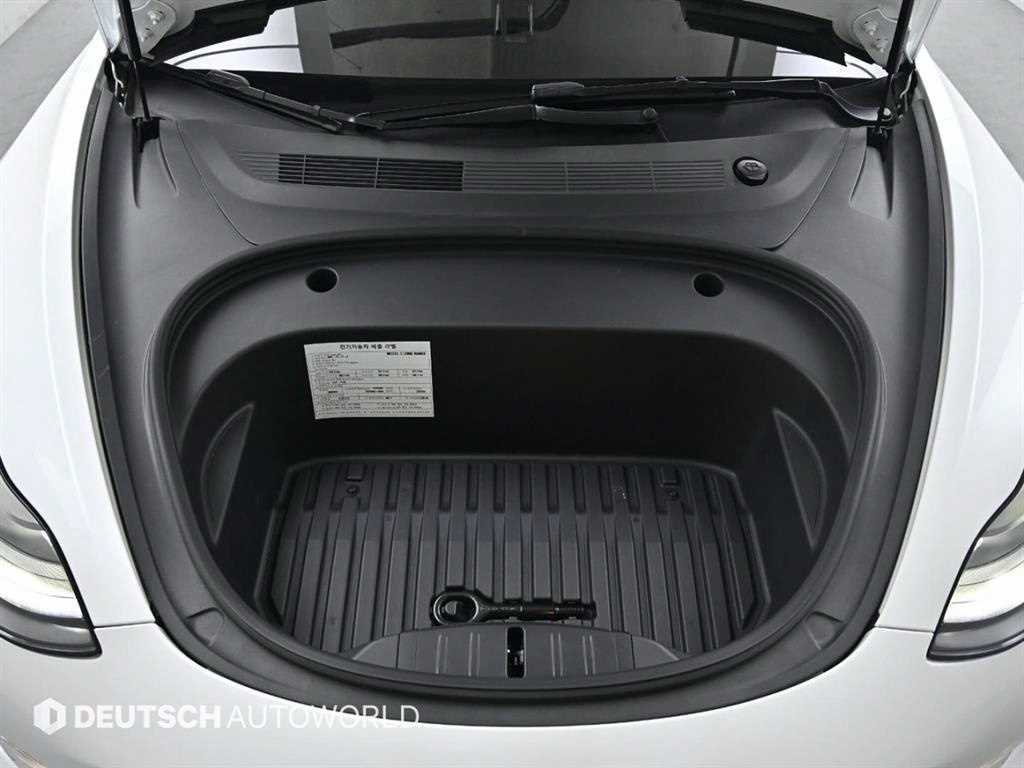 Tesla Model 3 Long Range 8