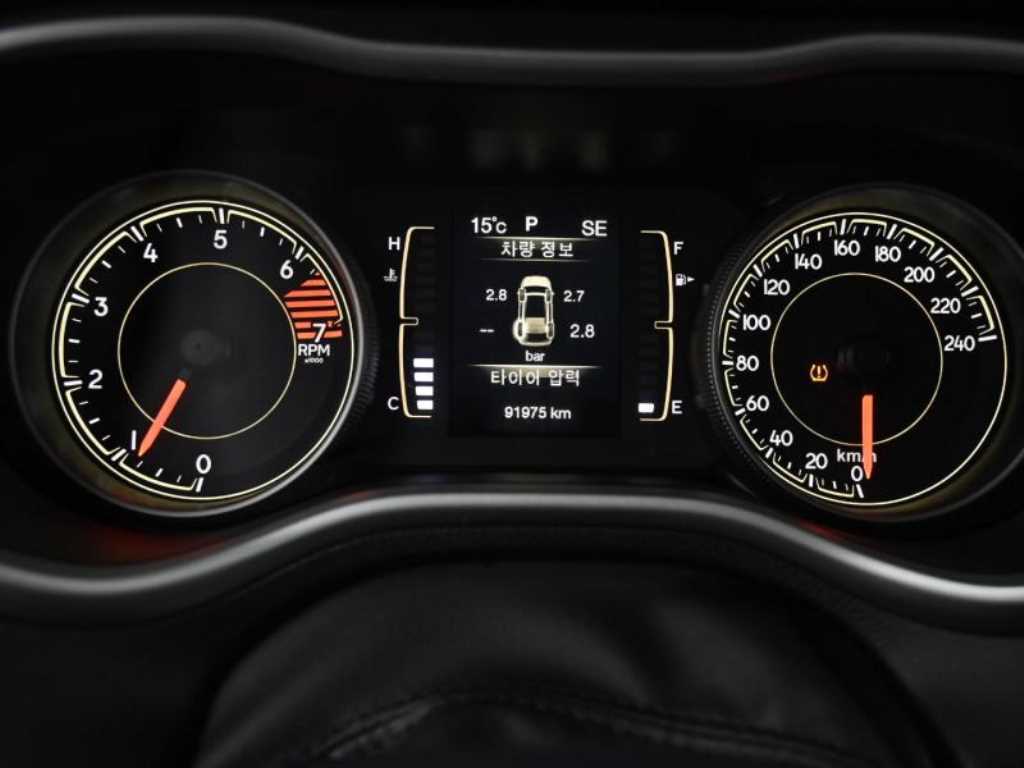 Jeep Cherokee 2.4 Longitude High AWD 9