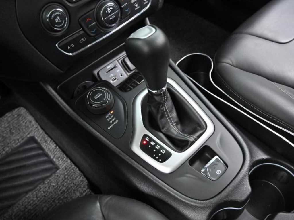 Jeep Cherokee 2.4 Longitude High AWD 10