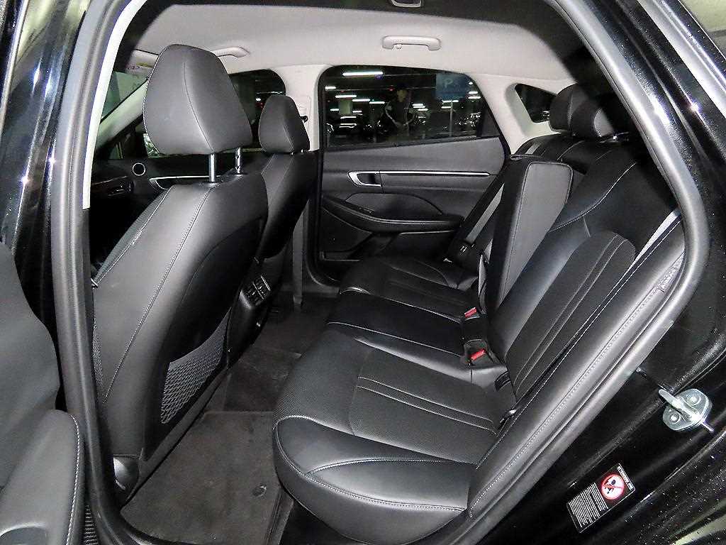 Hyundai Sonata Premium Plus 8