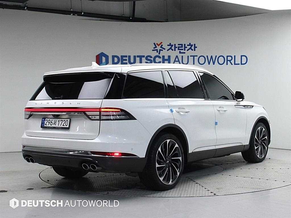 링컨 에비에이터 3.0 리저브 AWD 사진 2/20