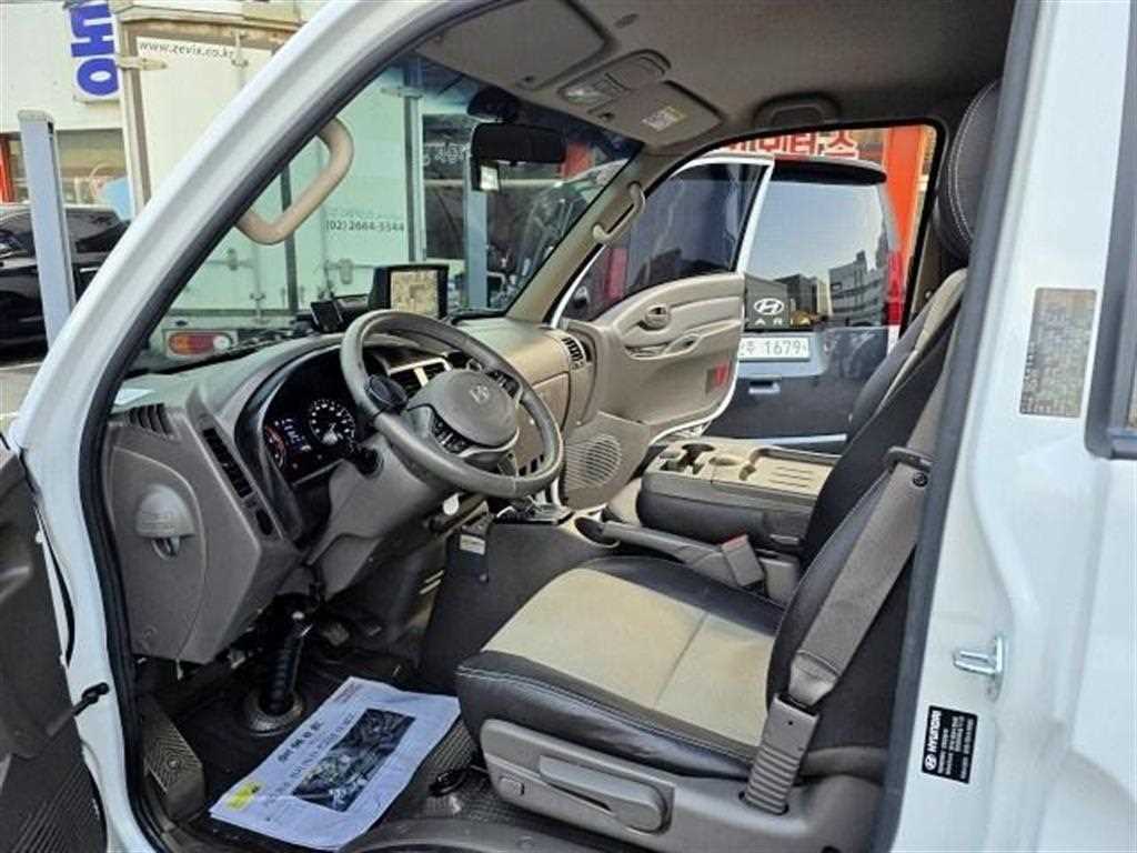 Hyundai Porter Super Cab/ Long Wheelbase/ Twin Comp Smart 9