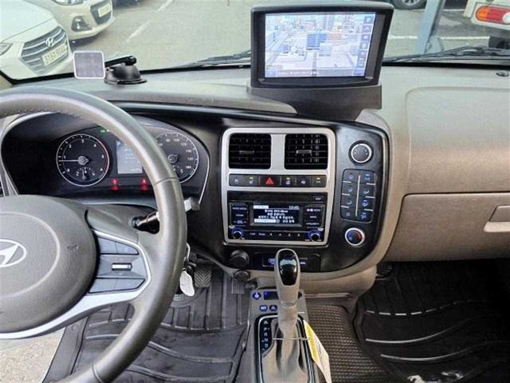 Hyundai Porter Super Cab/ Long Wheelbase/ Twin Comp Smart 8