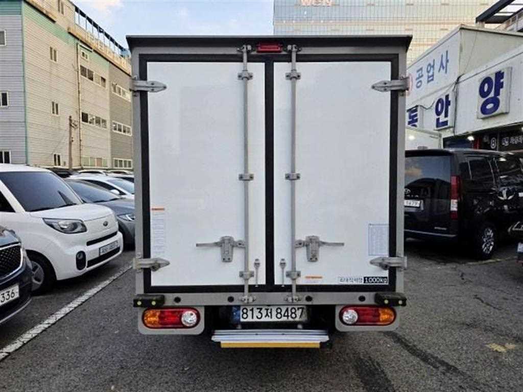 Hyundai Porter Super Cab/ Long Wheelbase/ Twin Comp Smart 4
