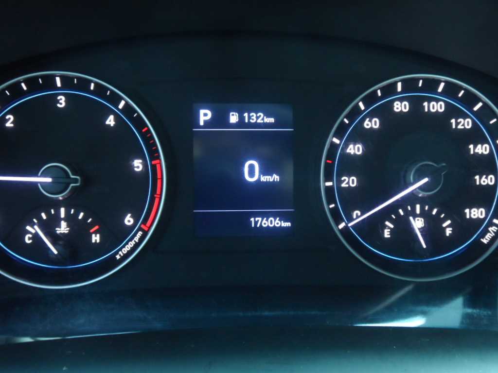 Hyundai Porter 1.0 Ton/ Super Cab/ Long Wheelbase/ CRDi Modern 8