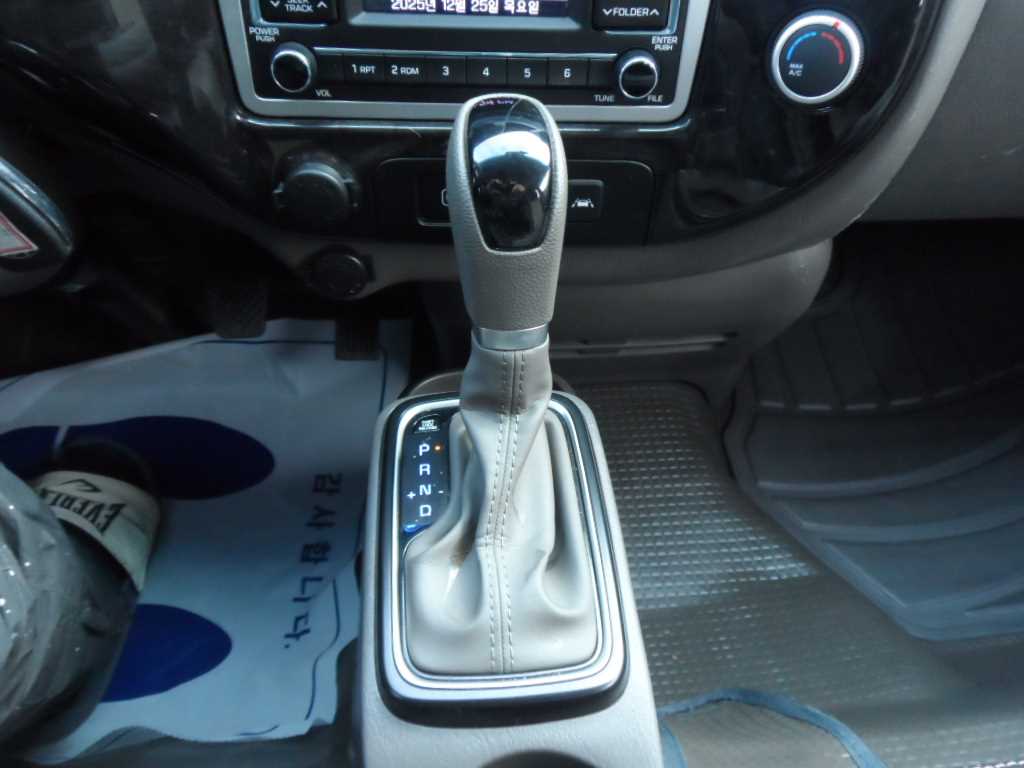 Hyundai Porter 1.0 Ton/ Super Cab/ Long Wheelbase/ CRDi Modern 9