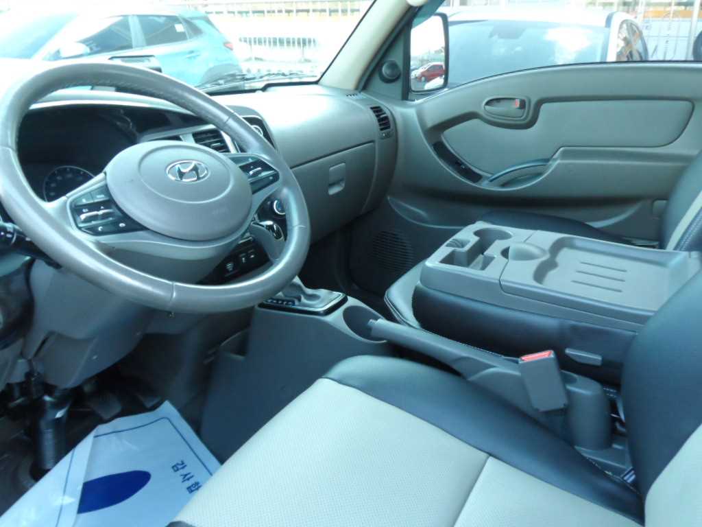 Hyundai Porter 1.0 Ton/ Super Cab/ Long Wheelbase/ CRDi Modern 7