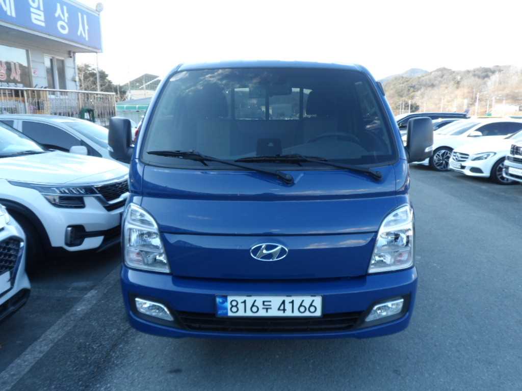 Hyundai Porter 1.0 Ton/ Super Cab/ Long Wheelbase/ CRDi Modern 2