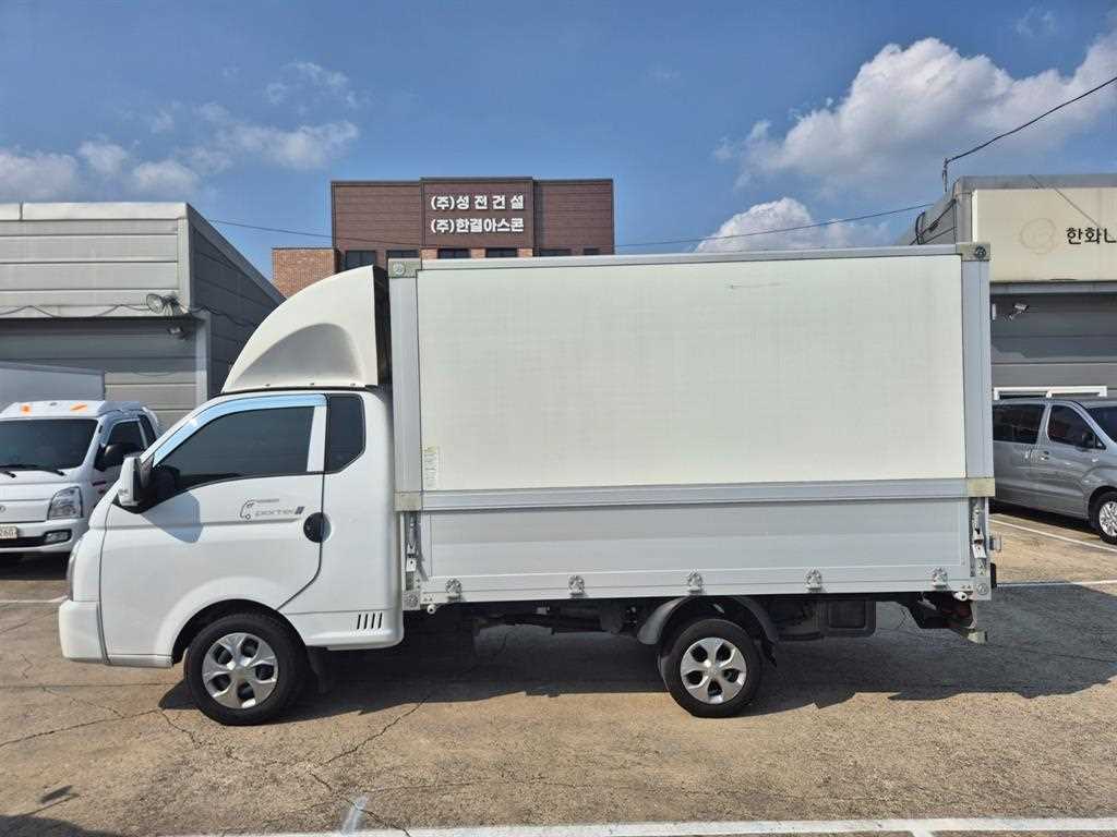 Hyundai Porter Electric/ Super Cab/ Long Wheelbase 4