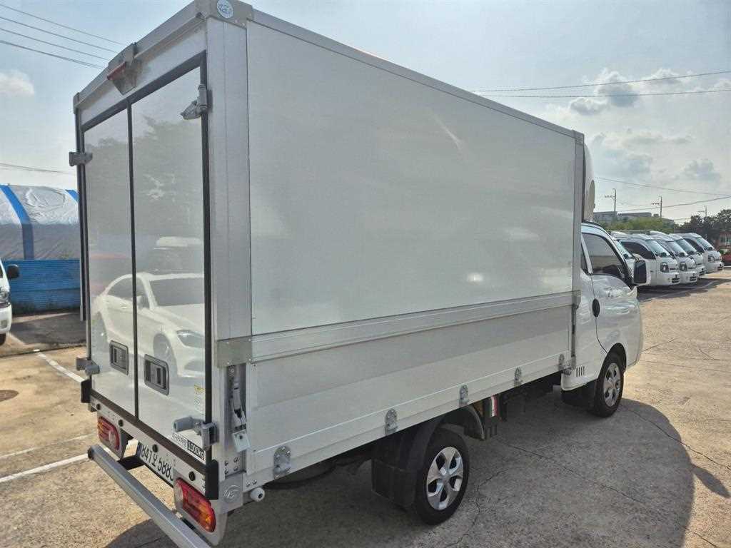 Hyundai Porter Electric/ Super Cab/ Long Wheelbase 7