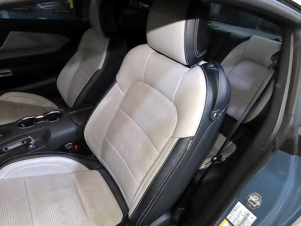 Ford Mustang 2.3 EcoBoost Premium Coupe 8
