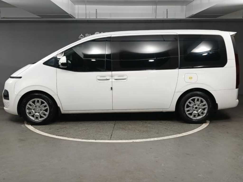 Hyundai Staria 4WD Diesel Tourer Modern 4