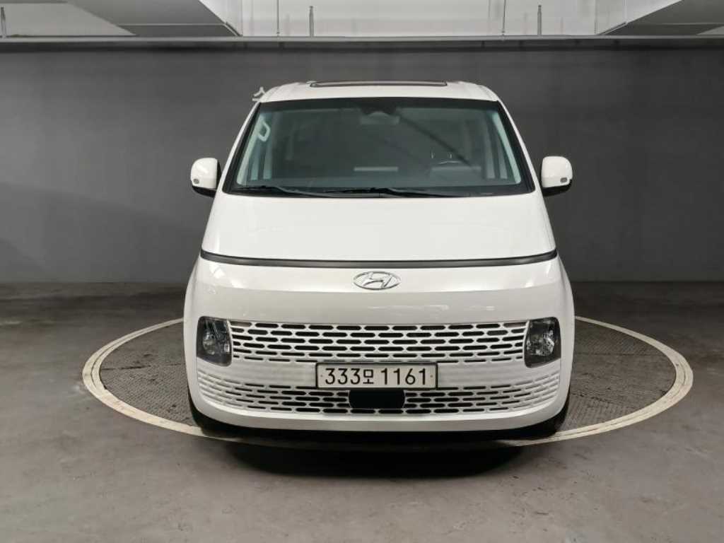 Hyundai Staria 4WD Diesel Tourer Modern 2