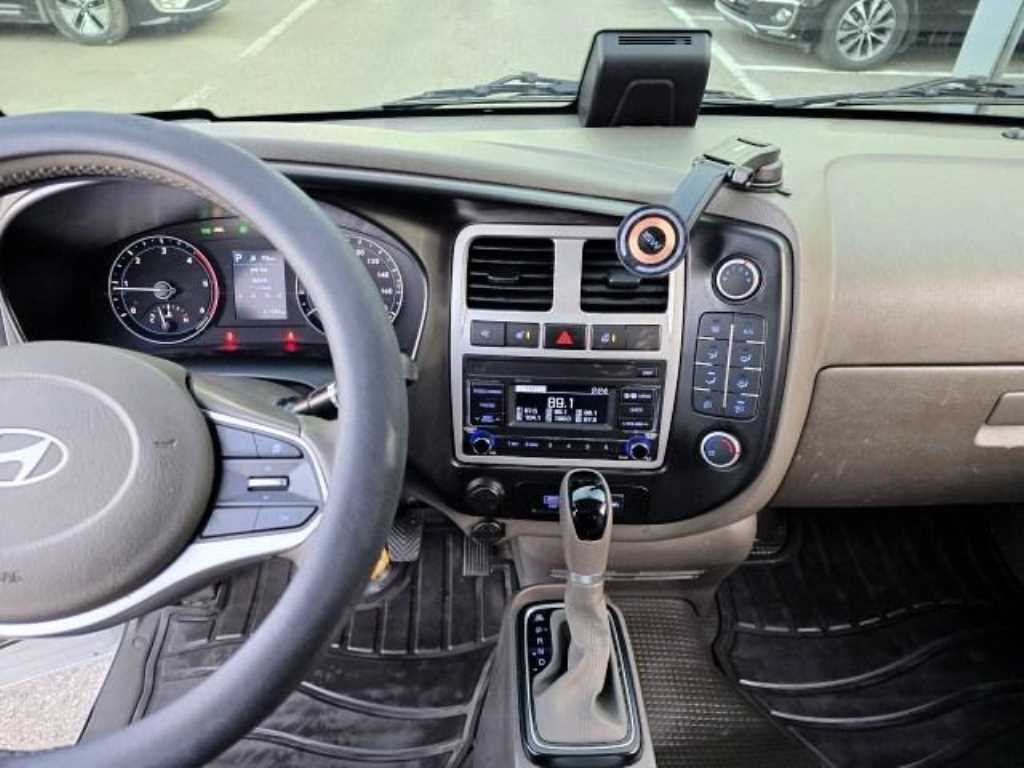 Hyundai Porter Super Cab/ Long Wheelbase/ 2WD Smart 9