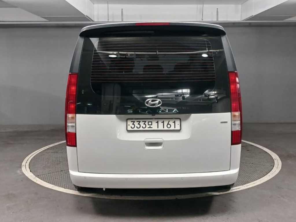 Hyundai Staria 4WD Diesel Tourer Modern 3