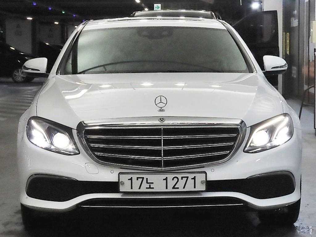 벤츠 E 클래스 E220d 익스클루시브 사진 2/20