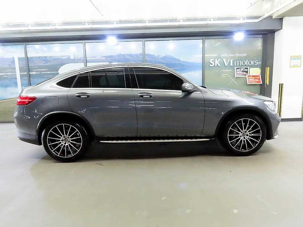 Mercedes-Benz GLC-Class GLC300 4MATIC AMG LINE 4