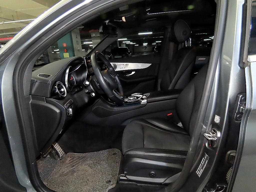 Mercedes-Benz GLC-Class GLC300 4MATIC AMG LINE 7