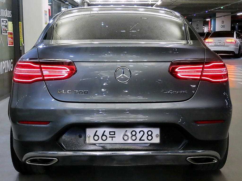 Mercedes-Benz GLC-Class GLC300 4MATIC AMG LINE 6