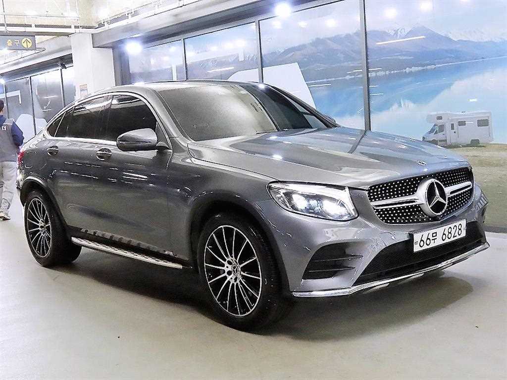 Mercedes-Benz GLC-Class GLC300 4MATIC AMG LINE 3