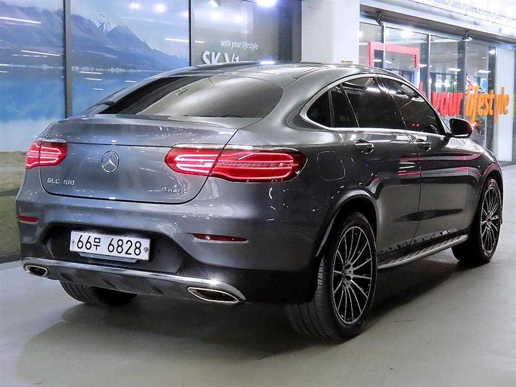 Mercedes-Benz GLC-Class GLC300 4MATIC AMG LINE 5