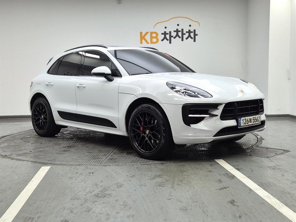 Porsche Macan Gasoline 2.9 GTS 3