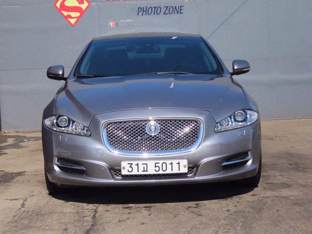 재규어 XJ 3.0 SC 프리미엄 럭셔리 LWB 사진 2/20