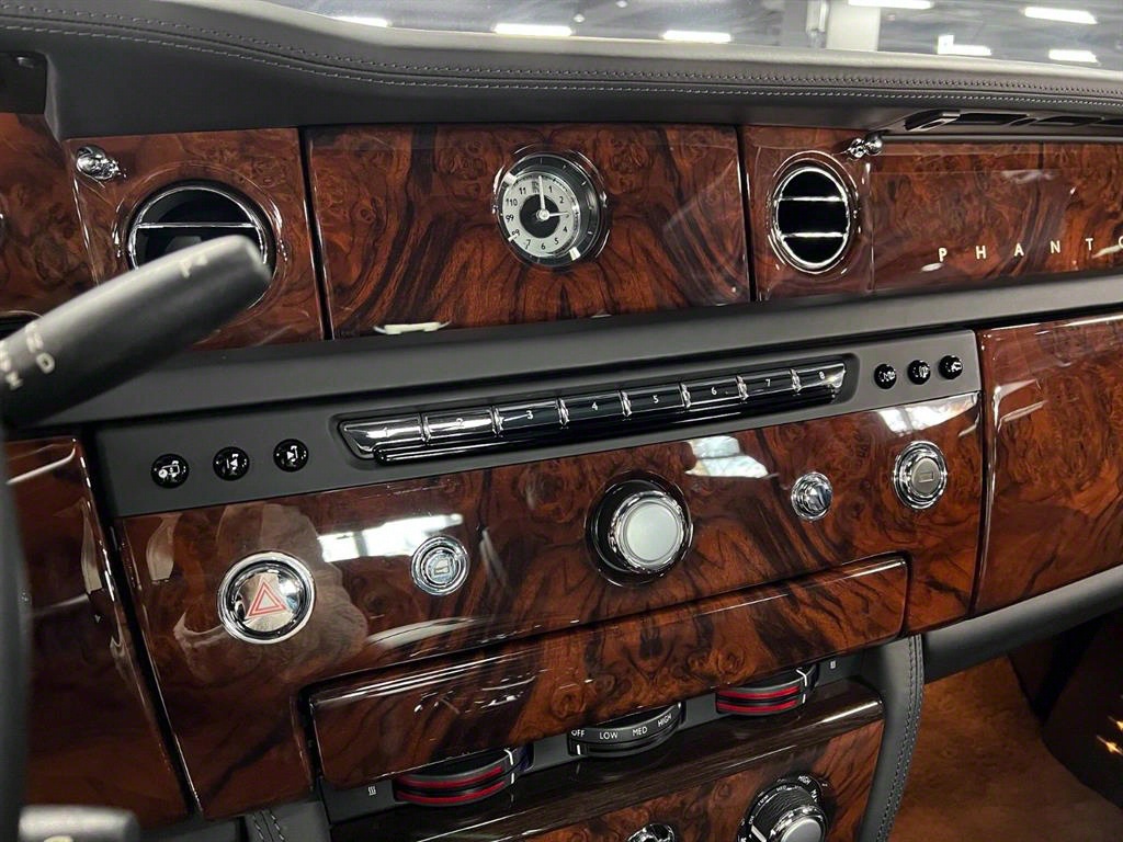 Rolls Royce Phantom 6.7 V12 EWB 10