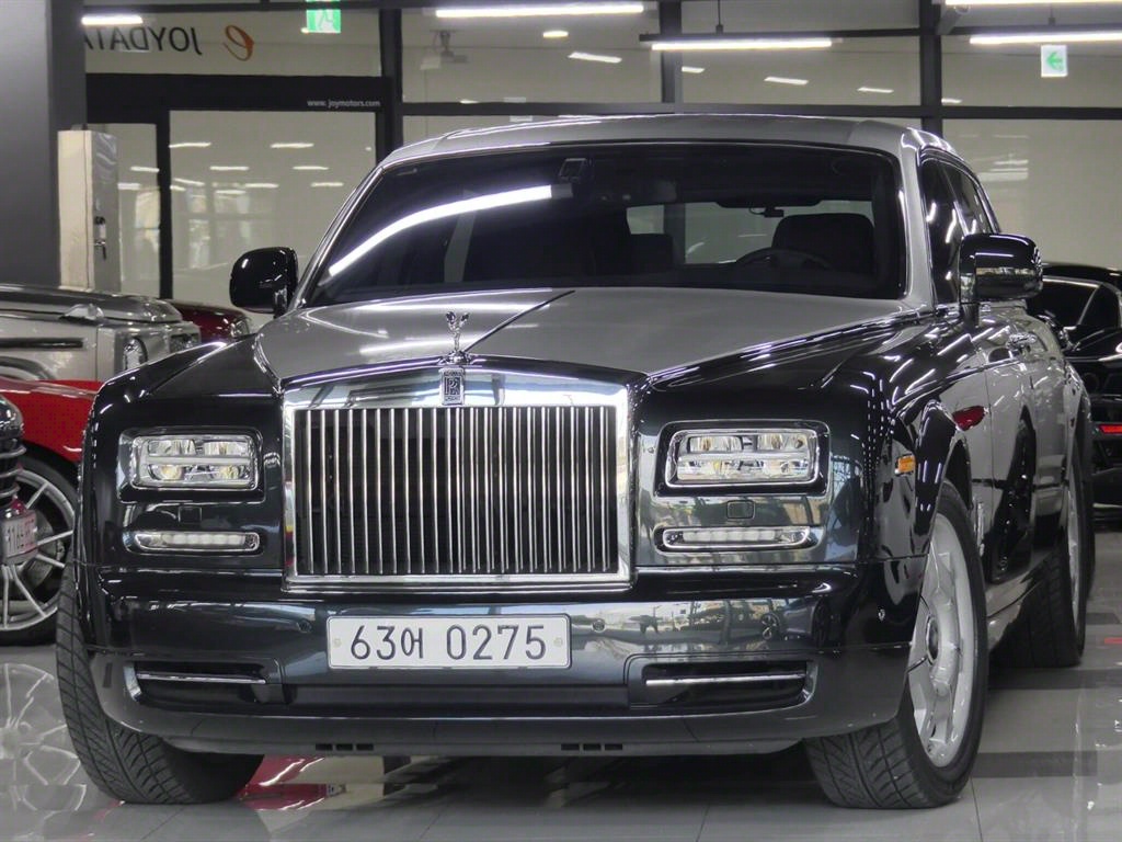 Rolls Royce Phantom 6.7 V12 EWB
