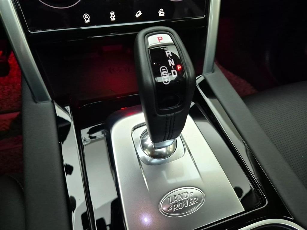 Land Rover Discovery Sport P250 SE 9