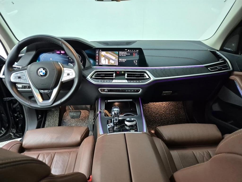 BMW X7 xDrive 40i Design Pure Excelence 8