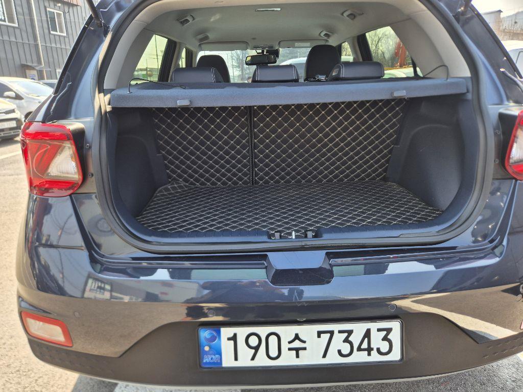 Hyundai Venue 1.6 Modern 10