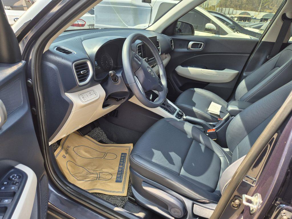 Hyundai Venue 1.6 Modern 9