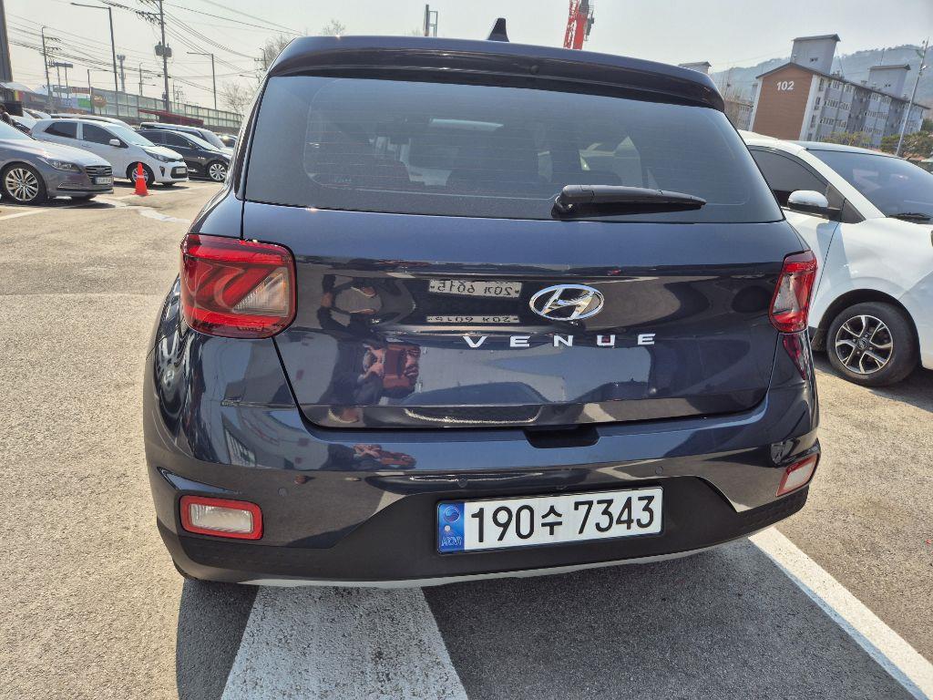 Hyundai Venue 1.6 Modern 6