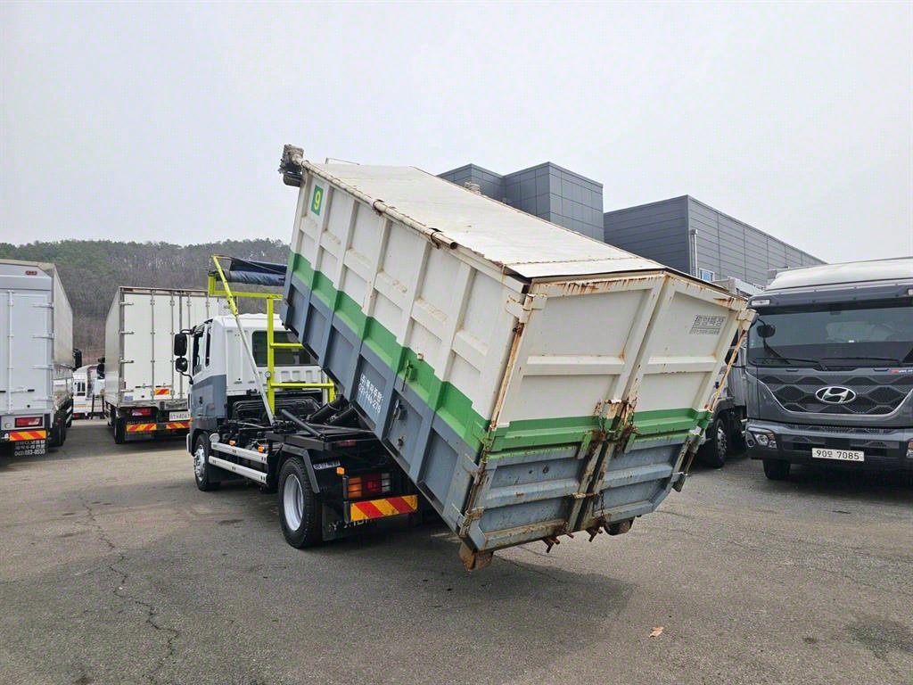 메가트럭 암롤 5톤 수동 단바리