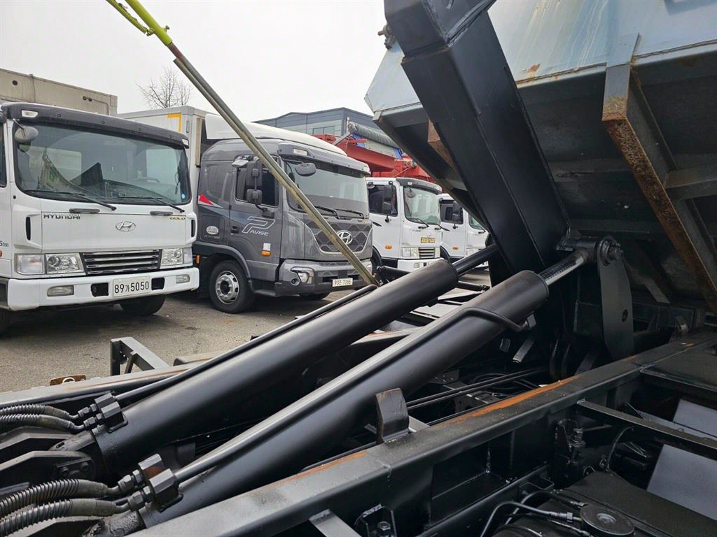 메가트럭 암롤 5톤 수동 단바리