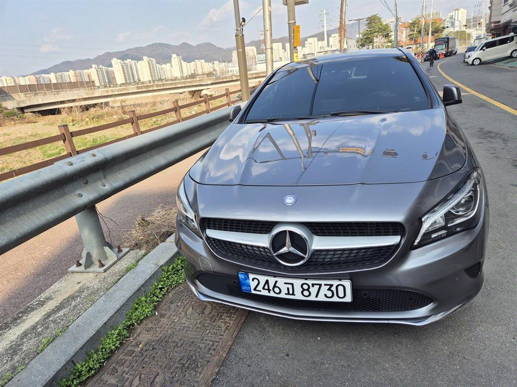 Mercedes-Benz CLA-Class CLA250 4MATIC 3